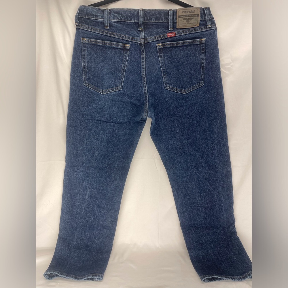 Wrangler * 34 X 29 Men’s Regular, Medium wash Denim Jeans